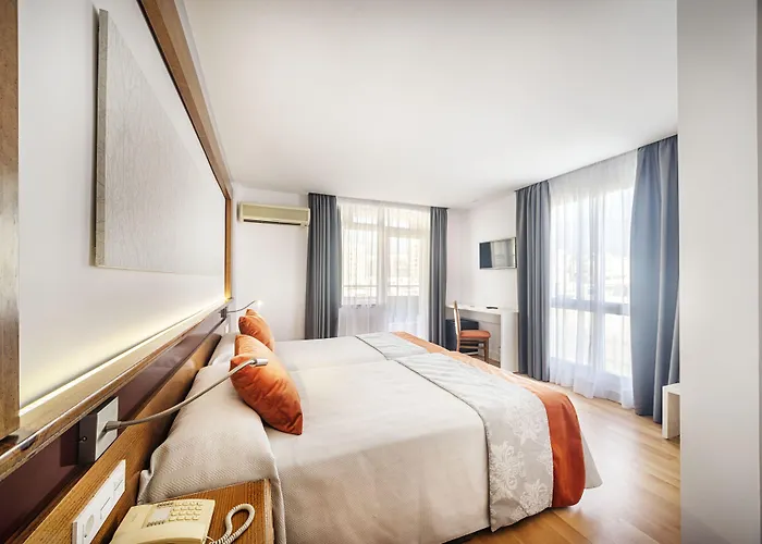 Obal 4* מארבלה